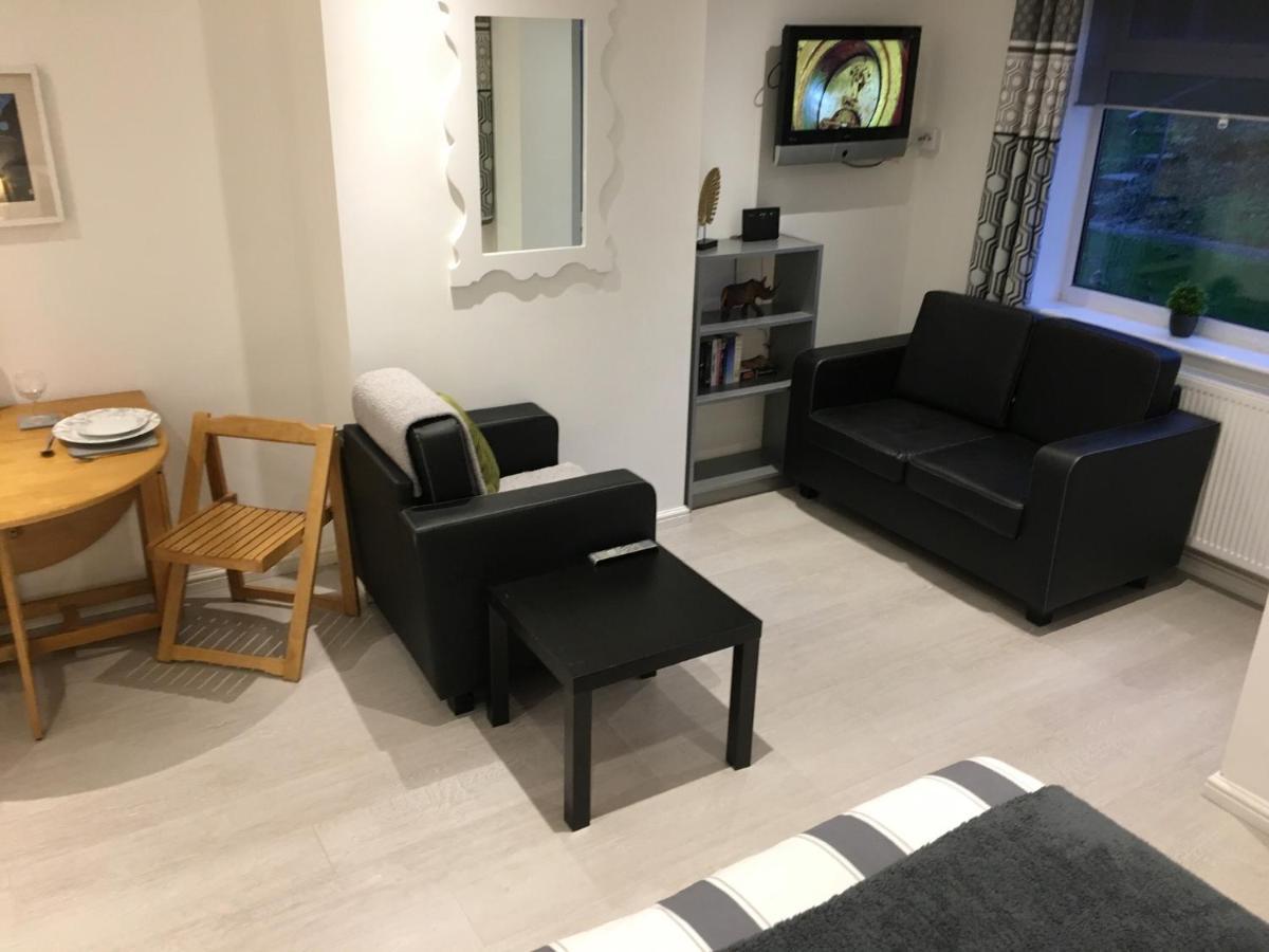 Апартаменты Spacious Ground Floor Studio Flat - Easy Access To Stansted Airport, London And Cambridge Бишопс-Стортфорд Экстерьер фото