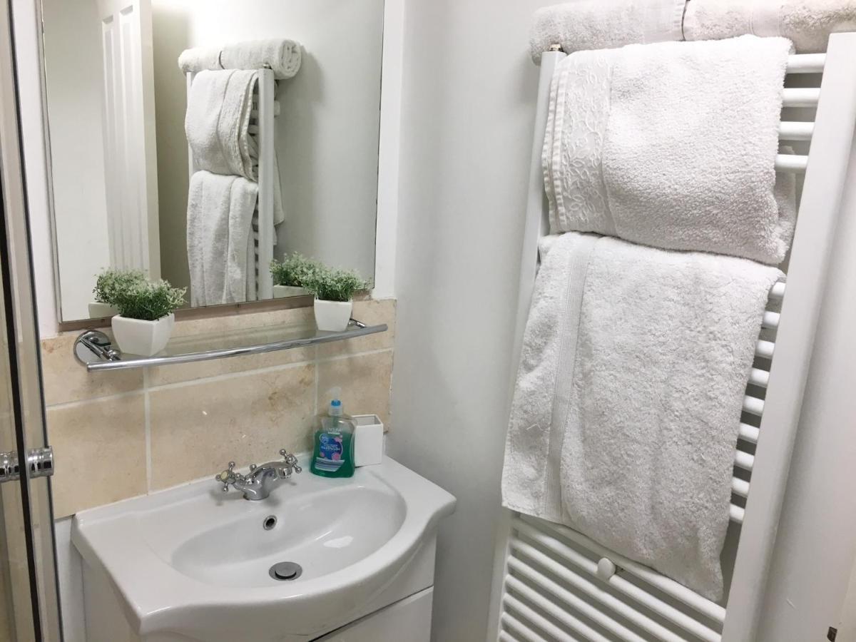Апартаменты Spacious Ground Floor Studio Flat - Easy Access To Stansted Airport, London And Cambridge Бишопс-Стортфорд Экстерьер фото