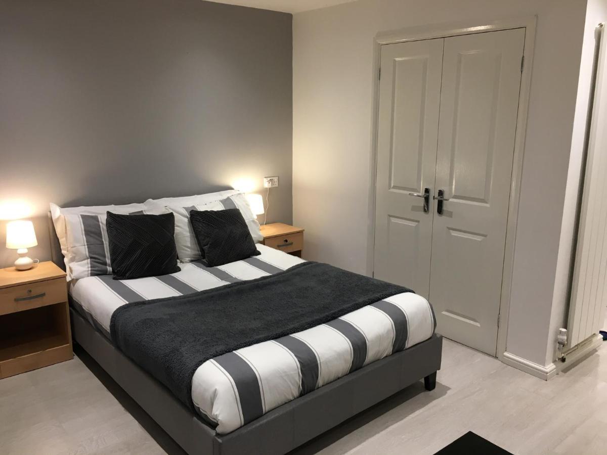 Апартаменты Spacious Ground Floor Studio Flat - Easy Access To Stansted Airport, London And Cambridge Бишопс-Стортфорд Экстерьер фото