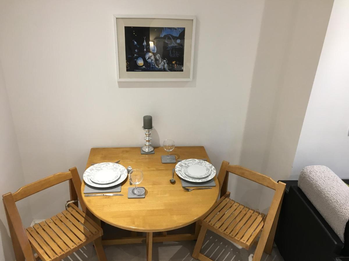 Апартаменты Spacious Ground Floor Studio Flat - Easy Access To Stansted Airport, London And Cambridge Бишопс-Стортфорд Экстерьер фото