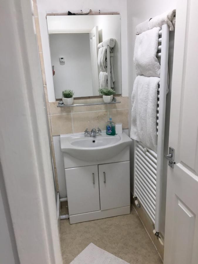 Апартаменты Spacious Ground Floor Studio Flat - Easy Access To Stansted Airport, London And Cambridge Бишопс-Стортфорд Экстерьер фото