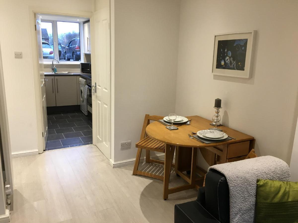 Апартаменты Spacious Ground Floor Studio Flat - Easy Access To Stansted Airport, London And Cambridge Бишопс-Стортфорд Экстерьер фото
