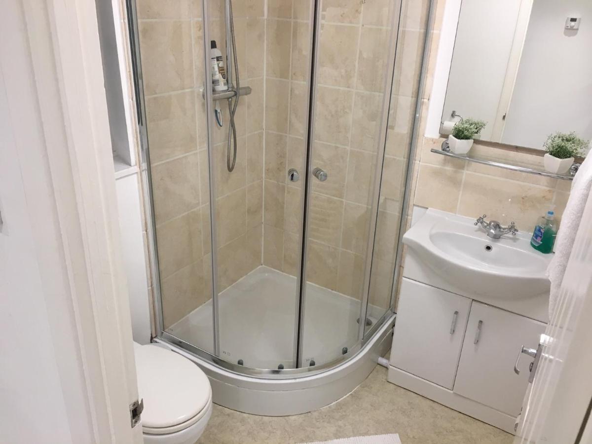 Апартаменты Spacious Ground Floor Studio Flat - Easy Access To Stansted Airport, London And Cambridge Бишопс-Стортфорд Экстерьер фото