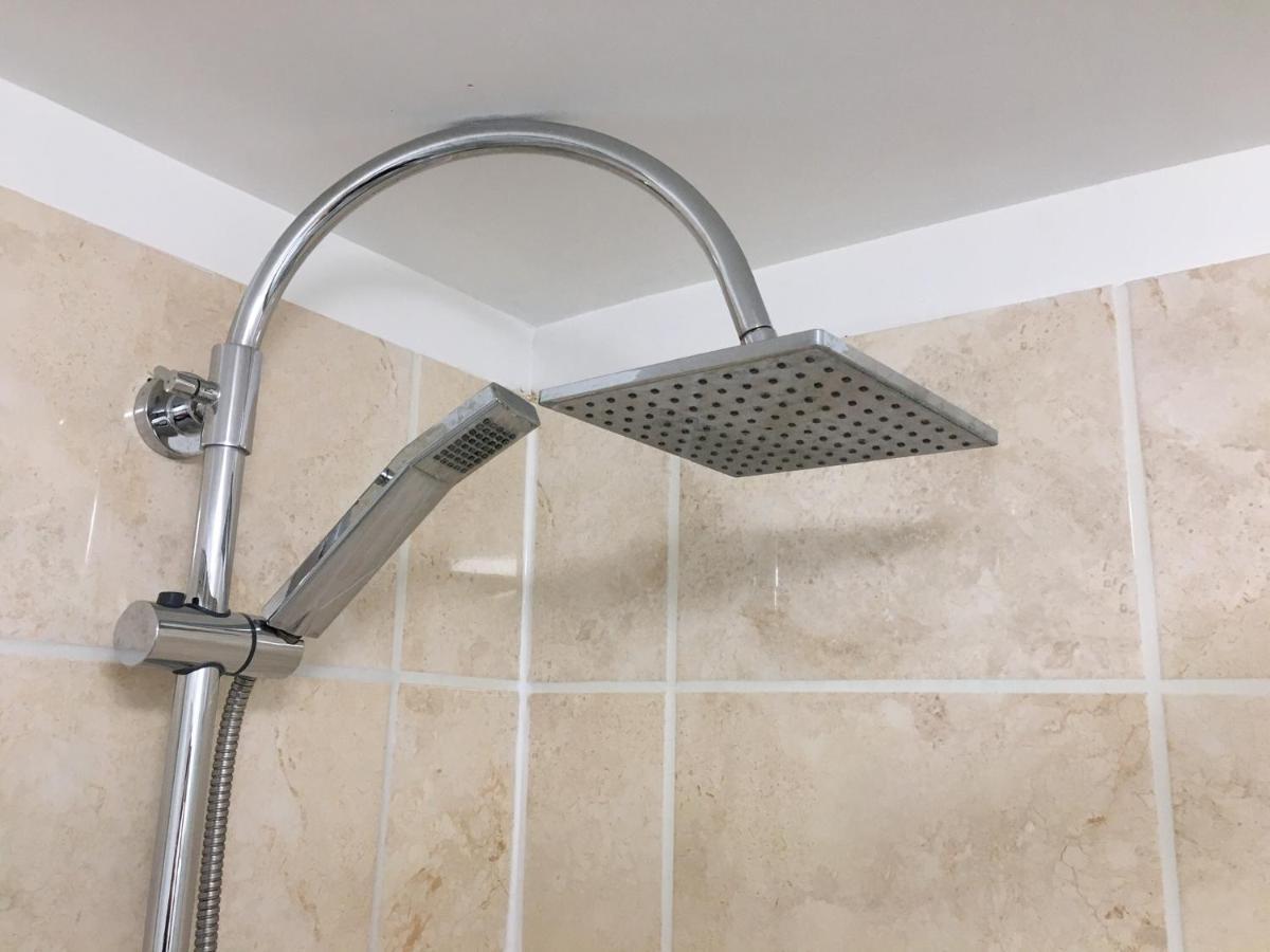 Апартаменты Spacious Ground Floor Studio Flat - Easy Access To Stansted Airport, London And Cambridge Бишопс-Стортфорд Экстерьер фото