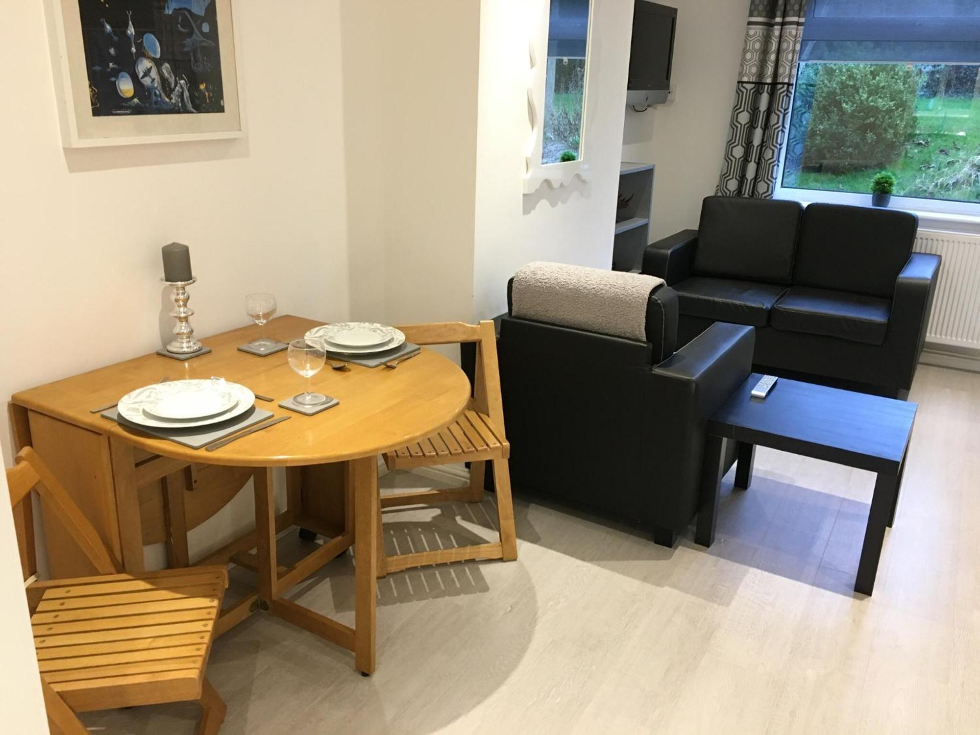 Апартаменты Spacious Ground Floor Studio Flat - Easy Access To Stansted Airport, London And Cambridge Бишопс-Стортфорд Экстерьер фото