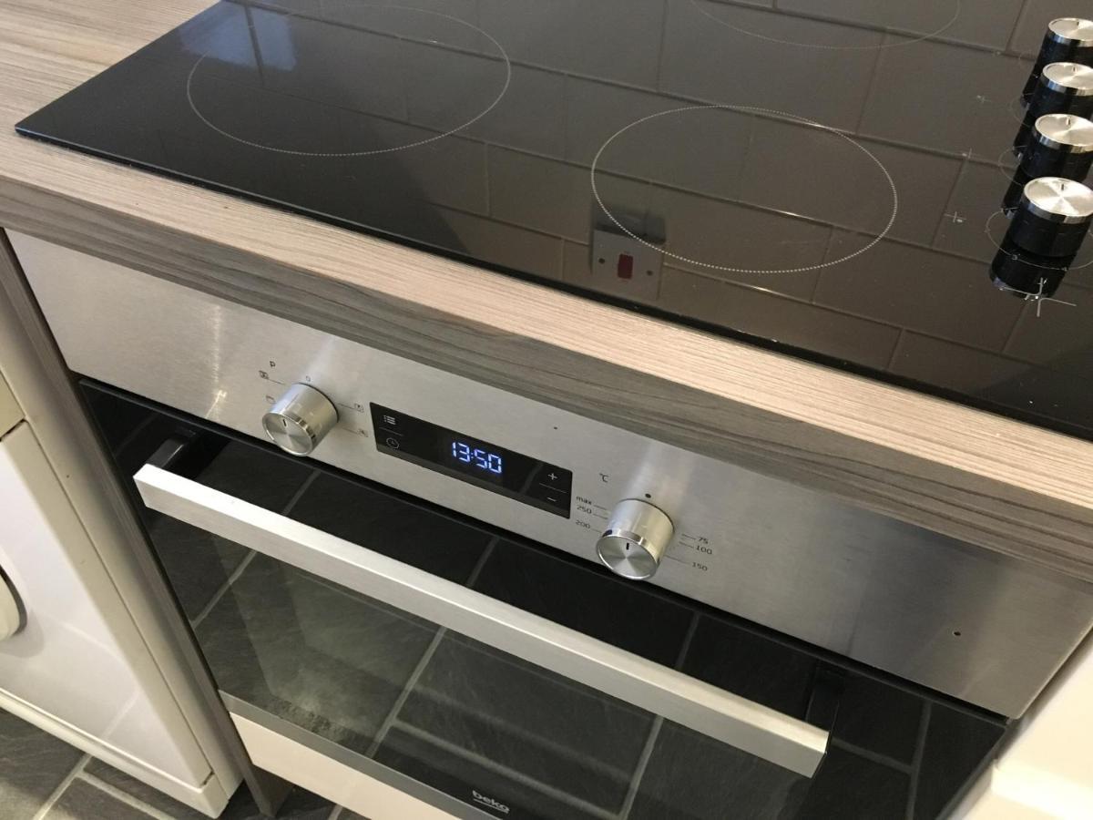Апартаменты Spacious Ground Floor Studio Flat - Easy Access To Stansted Airport, London And Cambridge Бишопс-Стортфорд Экстерьер фото
